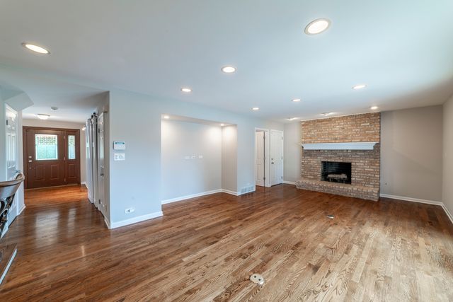 200 N Maple Street, Addison, IL 60101