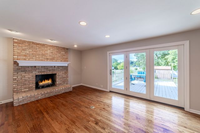 200 N Maple Street, Addison, IL 60101