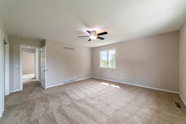 200 N Maple Street, Addison, IL 60101