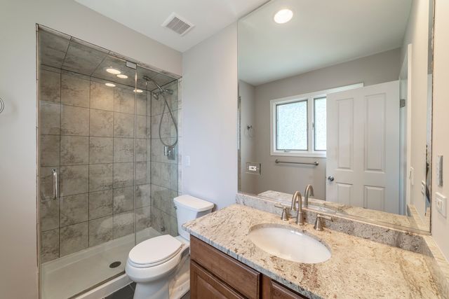 200 N Maple Street, Addison, IL 60101