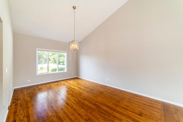 200 N Maple Street, Addison, IL 60101