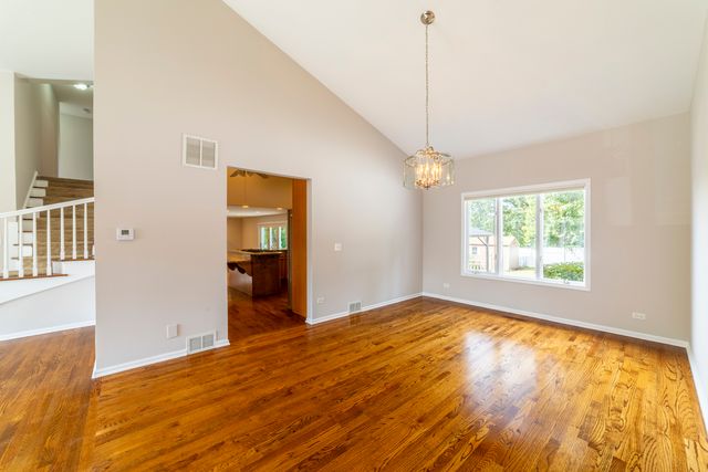 200 N Maple Street, Addison, IL 60101