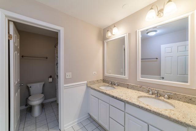 200 N Maple Street, Addison, IL 60101