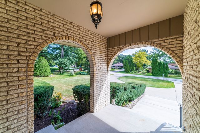 200 N Maple Street, Addison, IL 60101