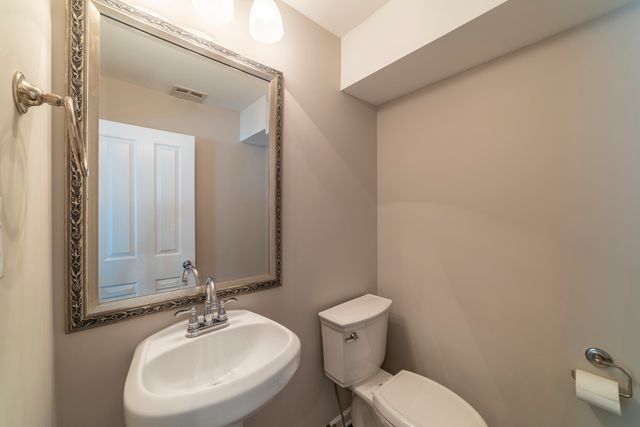 200 N Maple Street, Addison, IL 60101