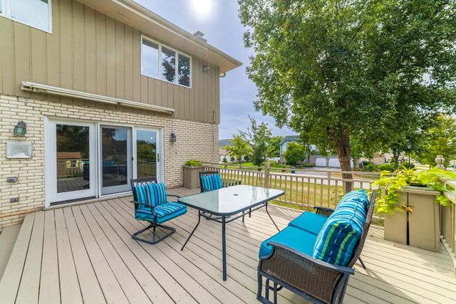 200 N Maple Street, Addison, IL 60101
