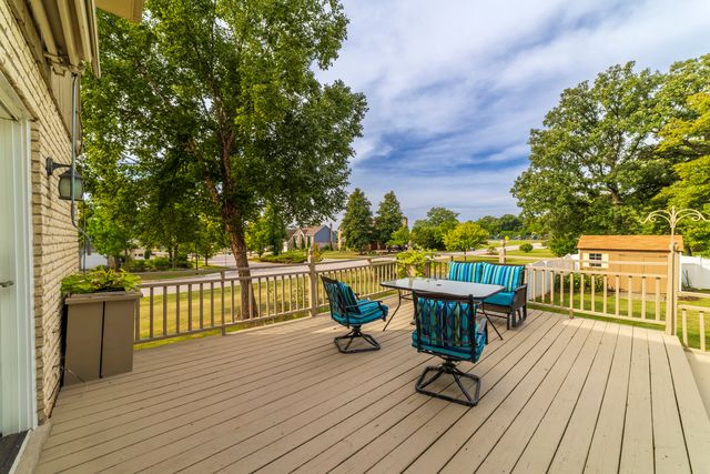 200 N Maple Street, Addison, IL 60101