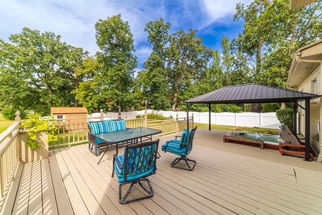 200 N Maple Street, Addison, IL 60101