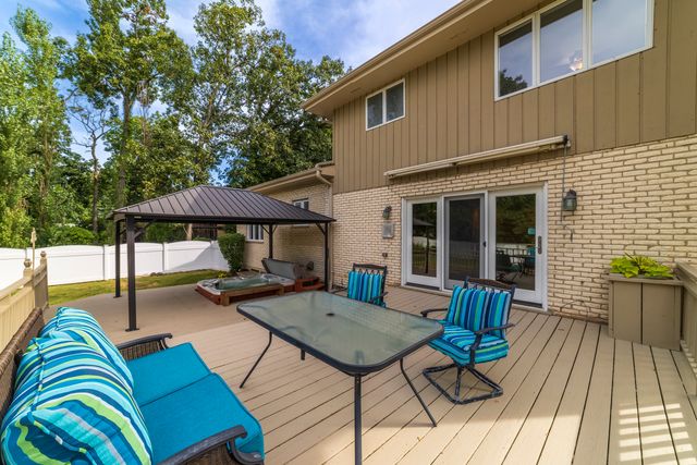 200 N Maple Street, Addison, IL 60101