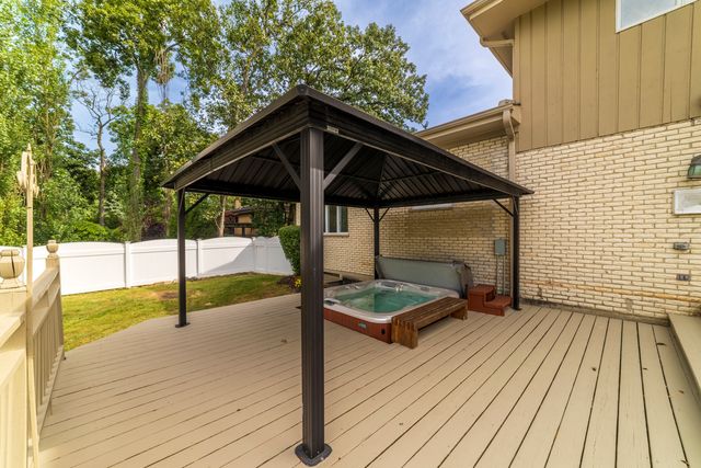 200 N Maple Street, Addison, IL 60101