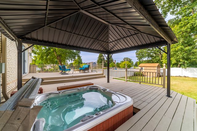 200 N Maple Street, Addison, IL 60101