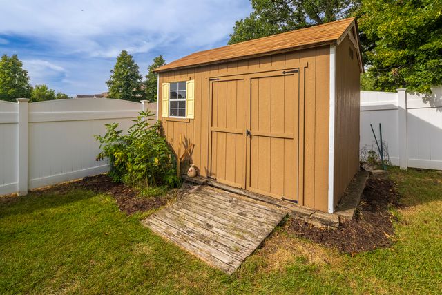 200 N Maple Street, Addison, IL 60101