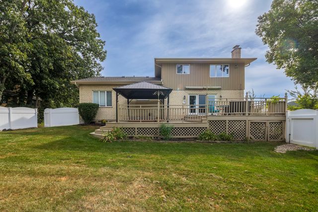 200 N Maple Street, Addison, IL 60101