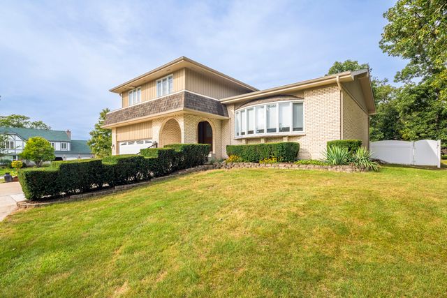 200 N Maple Street, Addison, IL 60101