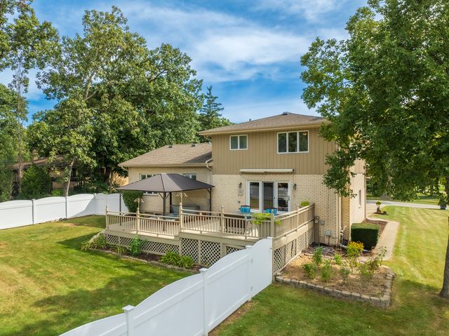 200 N Maple Street, Addison, IL 60101