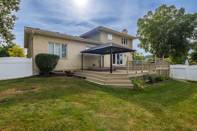 200 N Maple Street, Addison, IL 60101