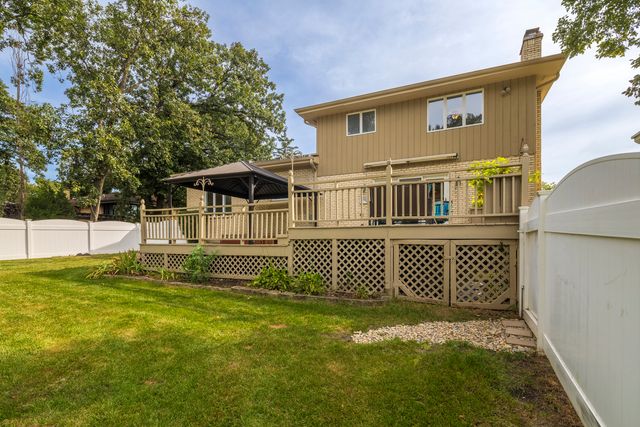 200 N Maple Street, Addison, IL 60101