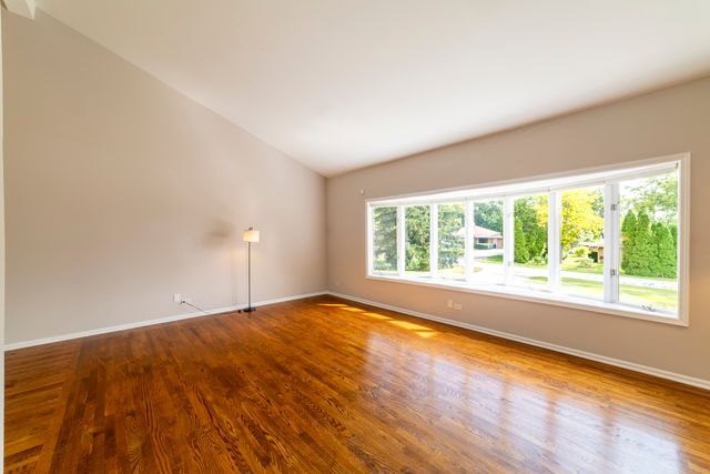 200 N Maple Street, Addison, IL 60101