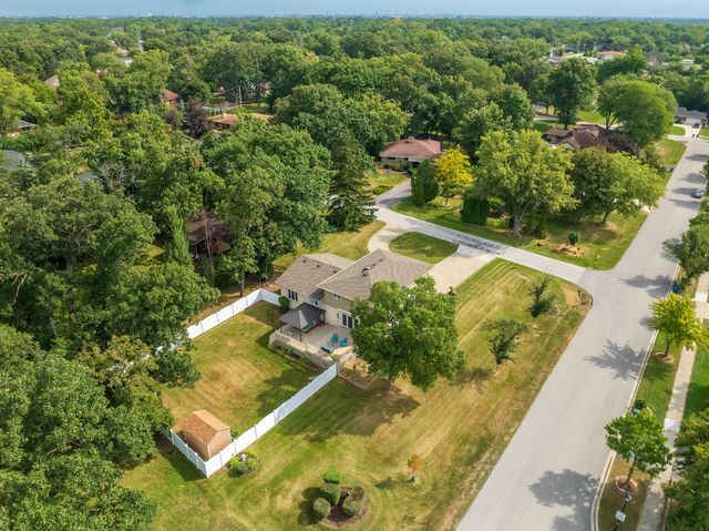 200 N Maple Street, Addison, IL 60101