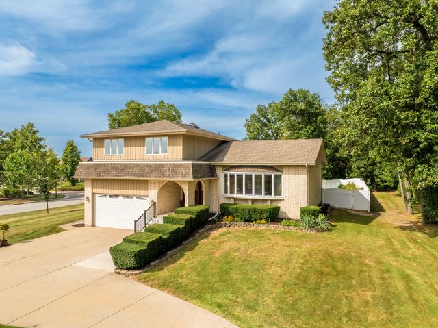 200 N Maple Street, Addison, IL 60101