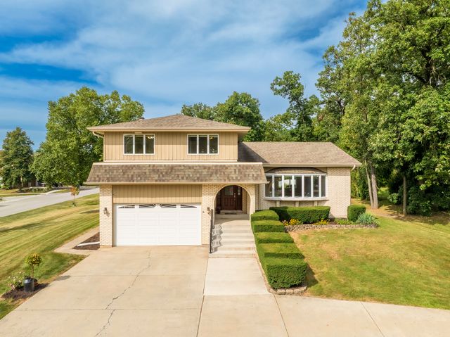 200 N Maple Street, Addison, IL 60101