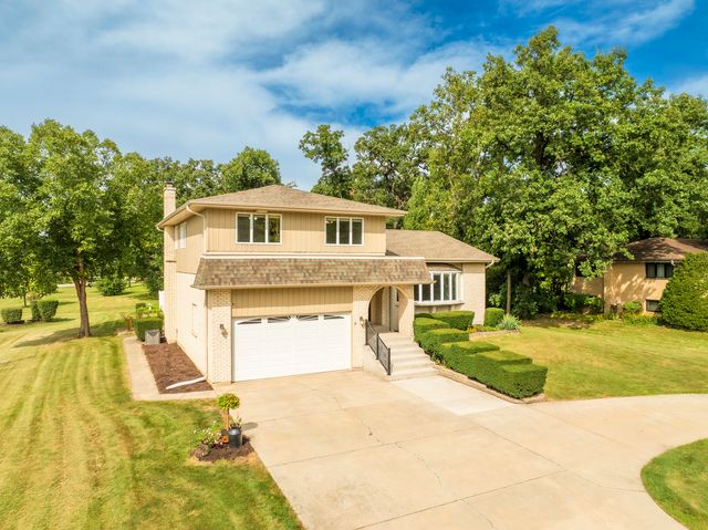 200 N Maple Street, Addison, IL 60101