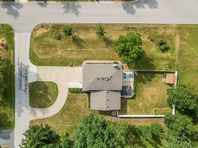 200 N Maple Street, Addison, IL 60101