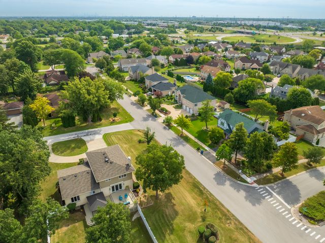 200 N Maple Street, Addison, IL 60101