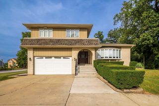 200 N Maple Street, Addison, IL 60101