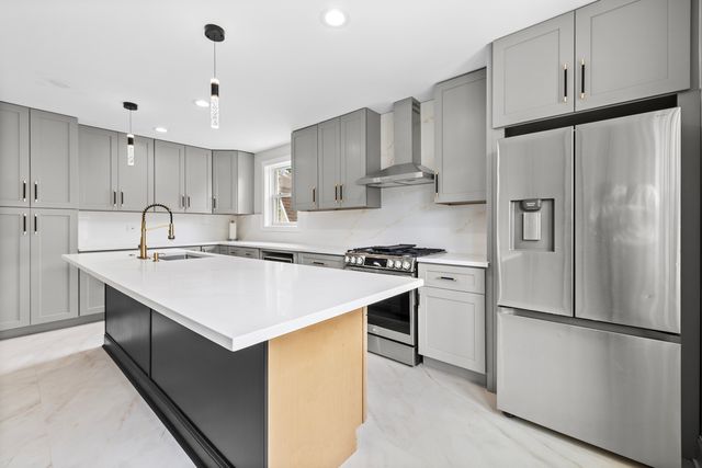 2830 W Summerdale Avenue 2, Chicago, IL 60625