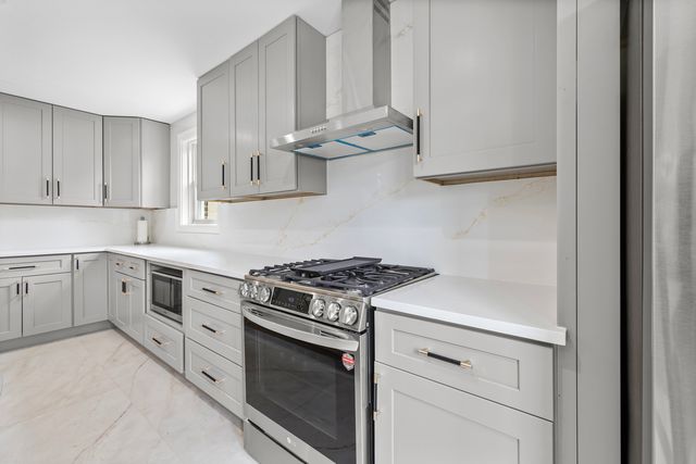 2830 W Summerdale Avenue 2, Chicago, IL 60625