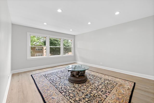 2830 W Summerdale Avenue 2, Chicago, IL 60625