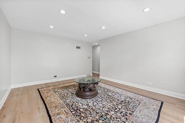 2830 W Summerdale Avenue 2, Chicago, IL 60625