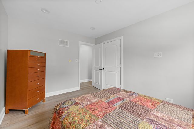 2830 W Summerdale Avenue 2, Chicago, IL 60625