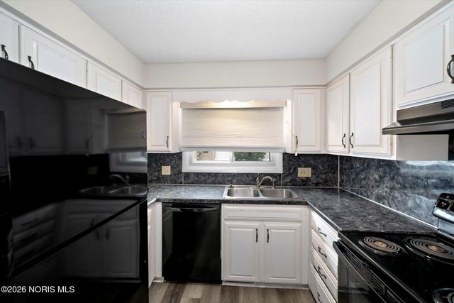 4040 Stonehenge Drive, Sylvania, OH 43560