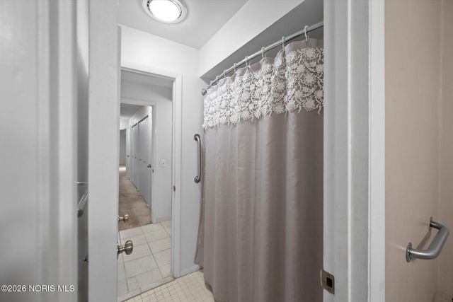 4040 Stonehenge Drive, Sylvania, OH 43560