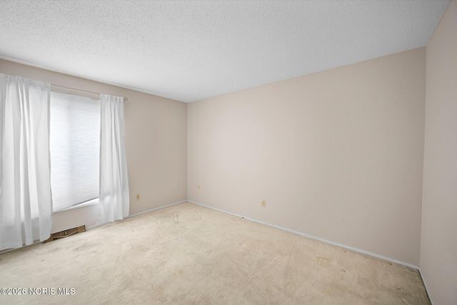 4040 Stonehenge Drive, Sylvania, OH 43560