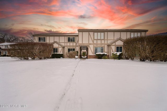 4040 Stonehenge Drive, Sylvania, OH 43560