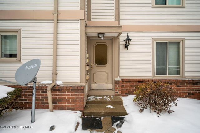 4040 Stonehenge Drive, Sylvania, OH 43560