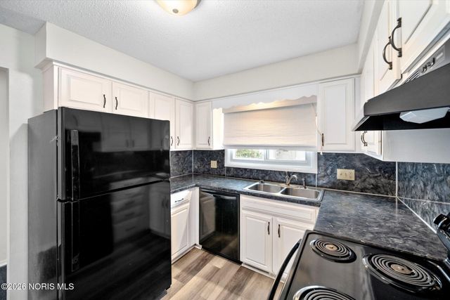 4040 Stonehenge Drive, Sylvania, OH 43560