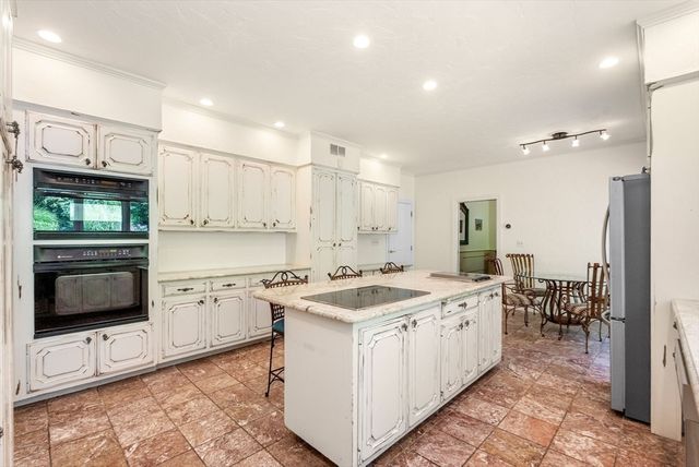 11 Fox Run Rd, Dover, MA 02030
