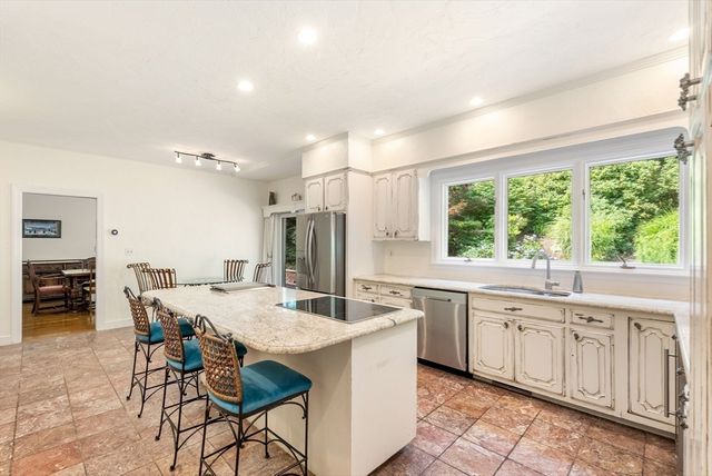 11 Fox Run Rd, Dover, MA 02030