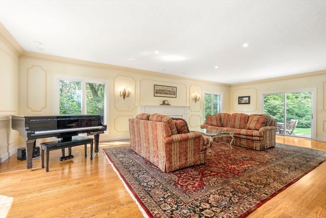 11 Fox Run Rd, Dover, MA 02030