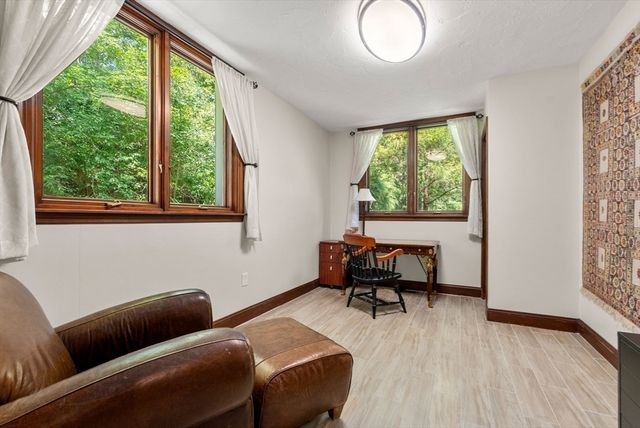 11 Fox Run Rd, Dover, MA 02030