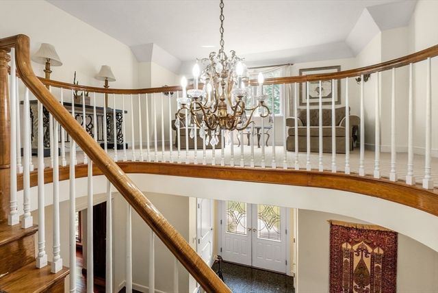 11 Fox Run Rd, Dover, MA 02030