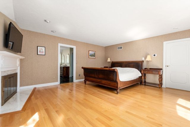 11 Fox Run Rd, Dover, MA 02030