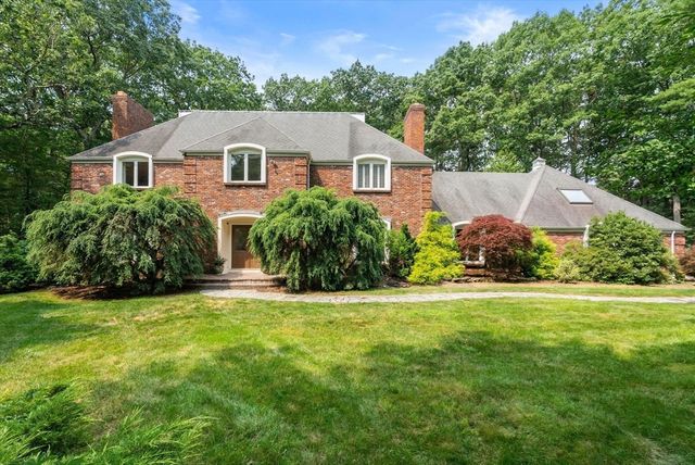 11 Fox Run Rd, Dover, MA 02030