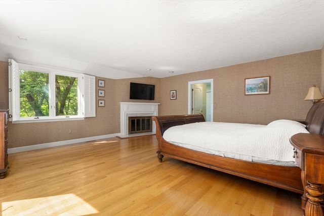 11 Fox Run Rd, Dover, MA 02030