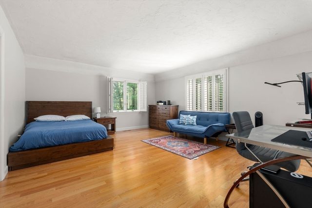 11 Fox Run Rd, Dover, MA 02030