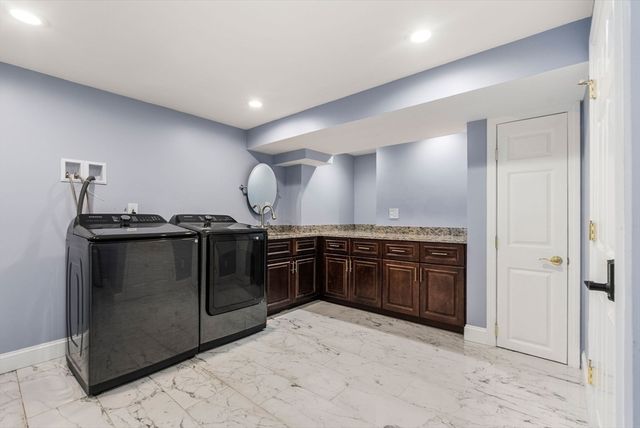 11 Fox Run Rd, Dover, MA 02030